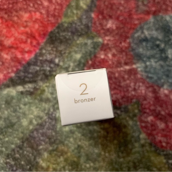 💜 Lilah b Retractable Bronzer Brush - Picture 3 of 9